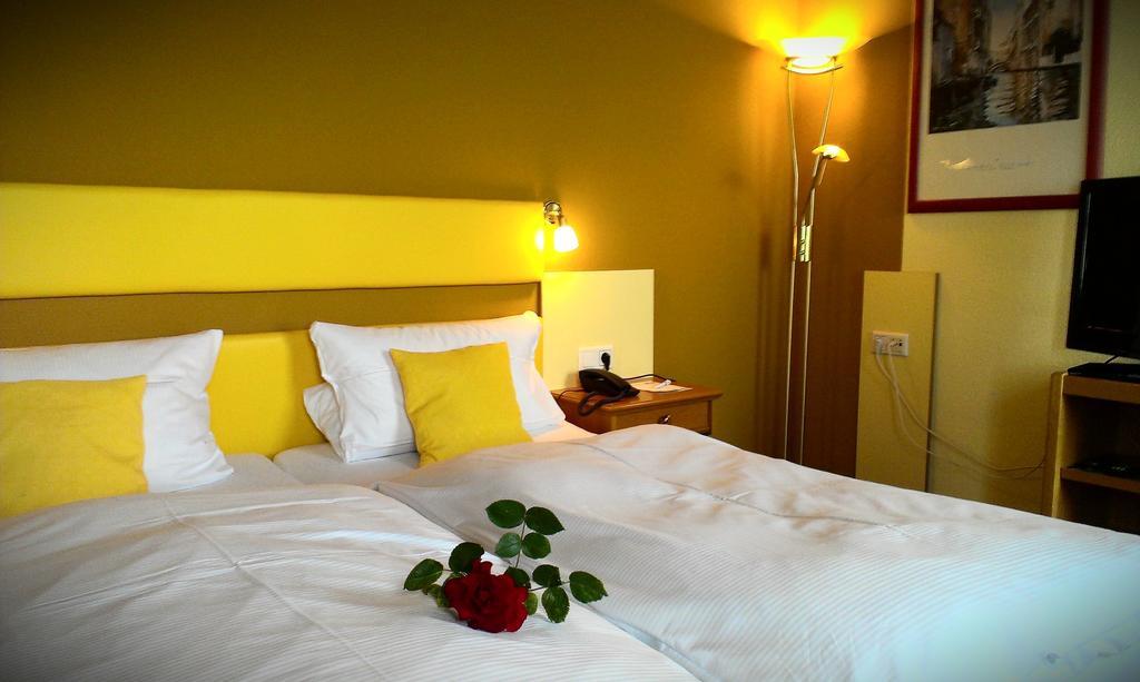 Hotel Zur Post Schönberg Pokoj fotografie